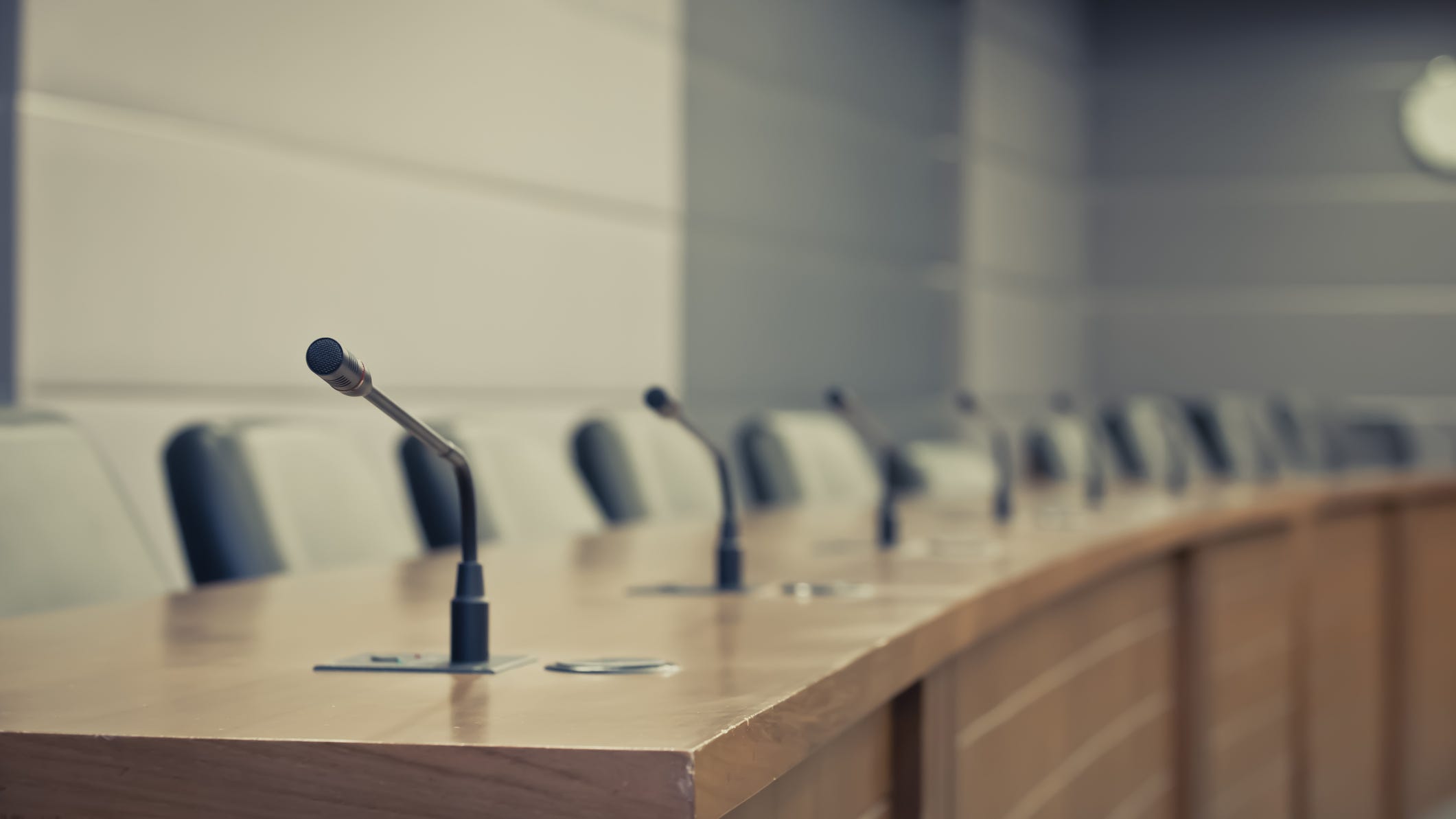 Rolling Meadows aldermen vote to fire city manager who sued mayor, city