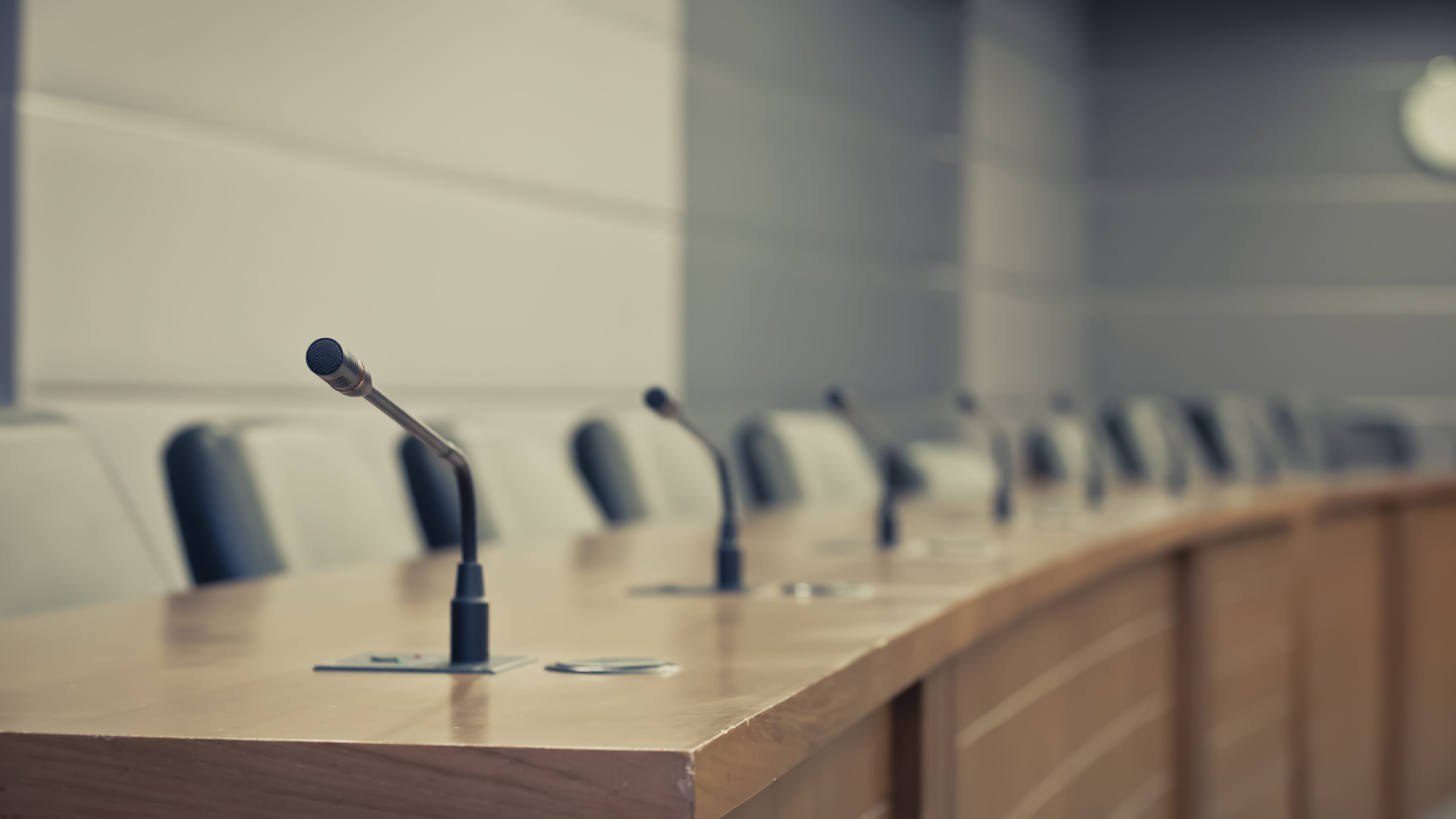 Audience member gives Nazi salute during Birmingham School District meeting