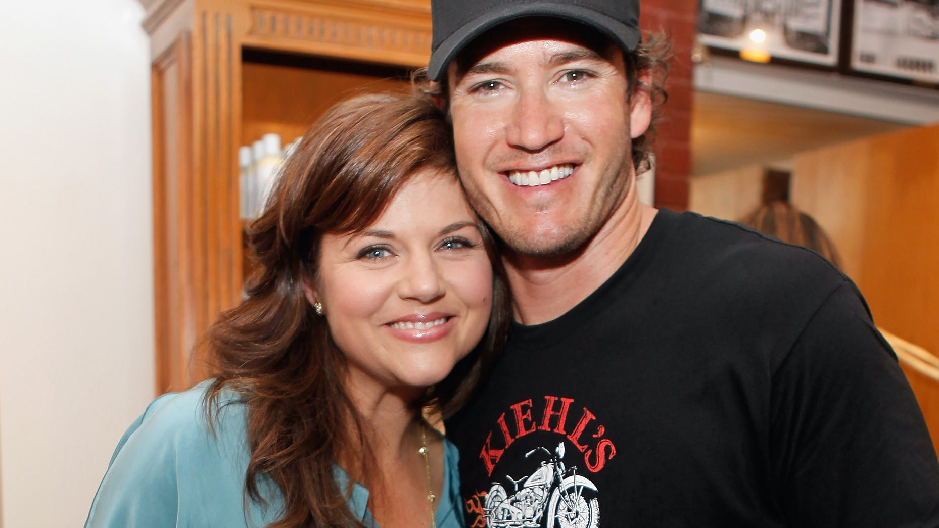 ‘Saved by the Bell’s Tiffani Thiessen shares throwback pic to honor Kelly and Zack’s 27th wedding anniversary