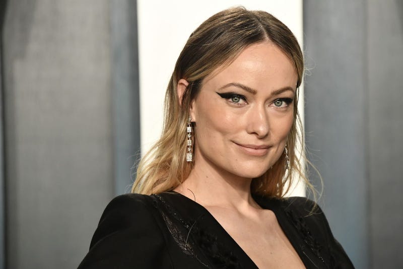Olivia Wilde attends the 2020 Vanity Fair Oscar Party hosted by Radhika Jones at Wallis Annenberg Center for the Performing Arts on February 09, 2020 in Beverly Hills, California