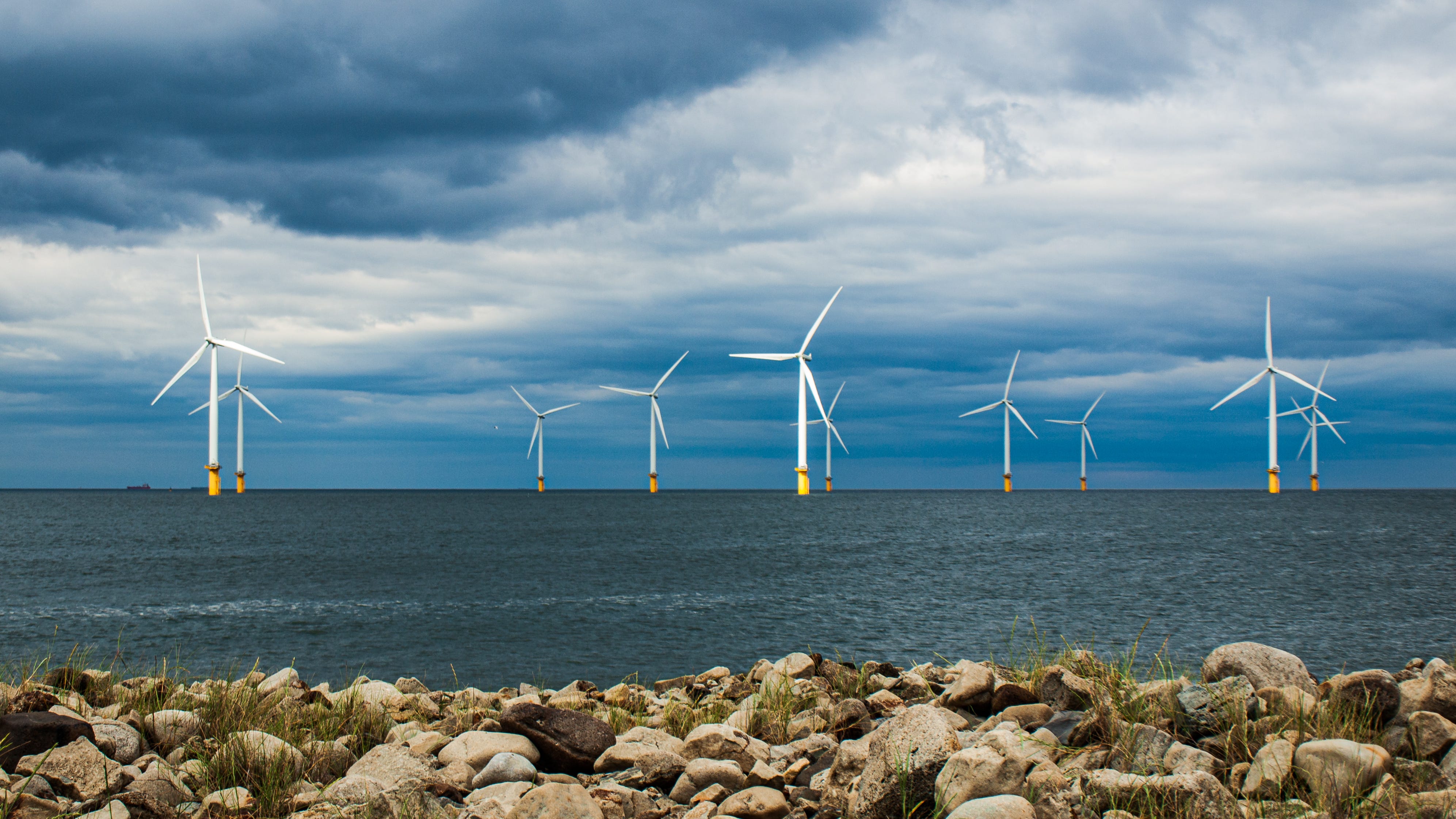 Bill authorizing Lake Michigan wind farm breezes through Illinois House