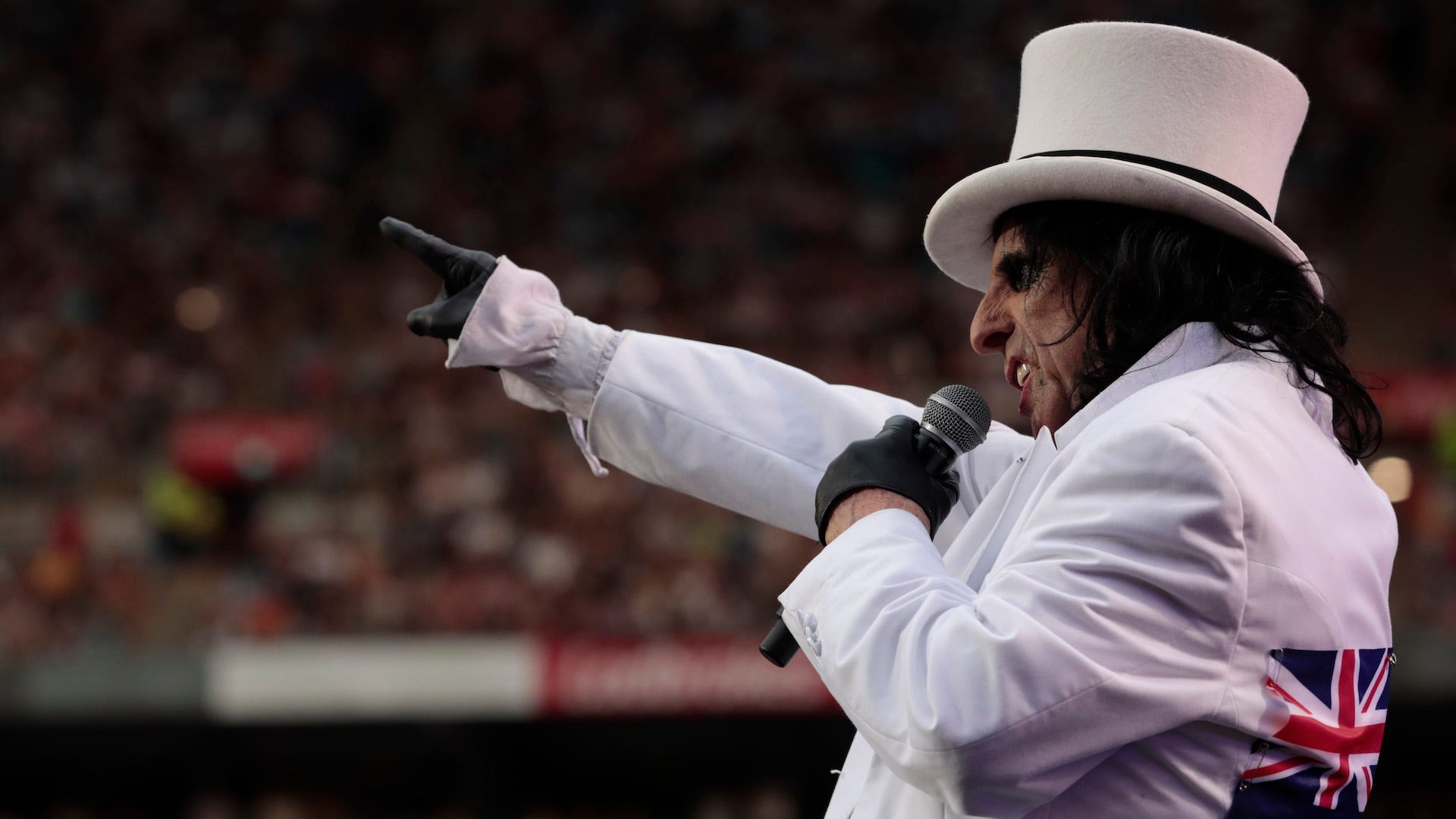 Alice Cooper is bringing Ace Frehley and Buckcherry on tour for 2022
