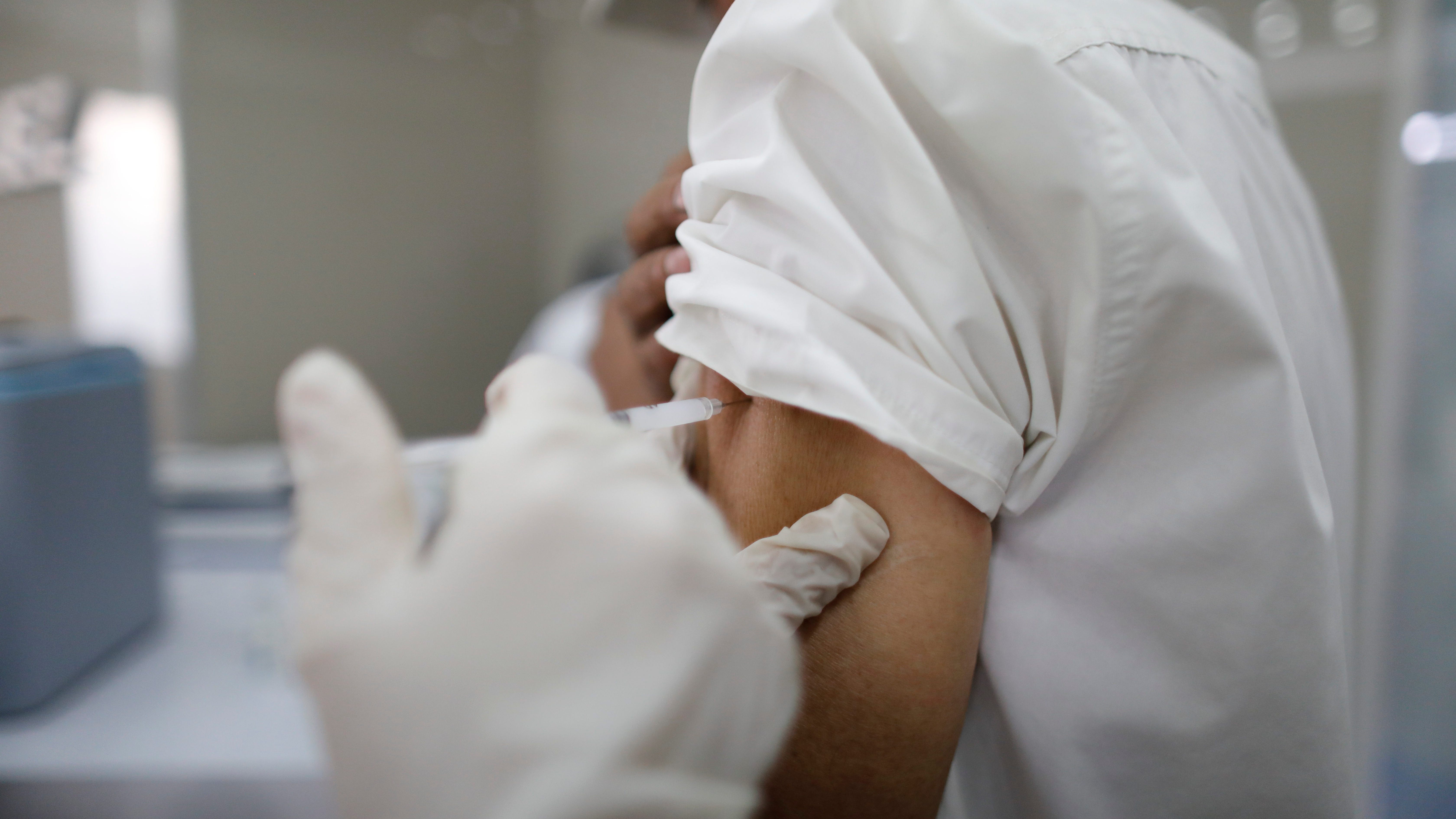 States encouraged to vaccinate low-risk people with unused doses sitting in freezers: HHS