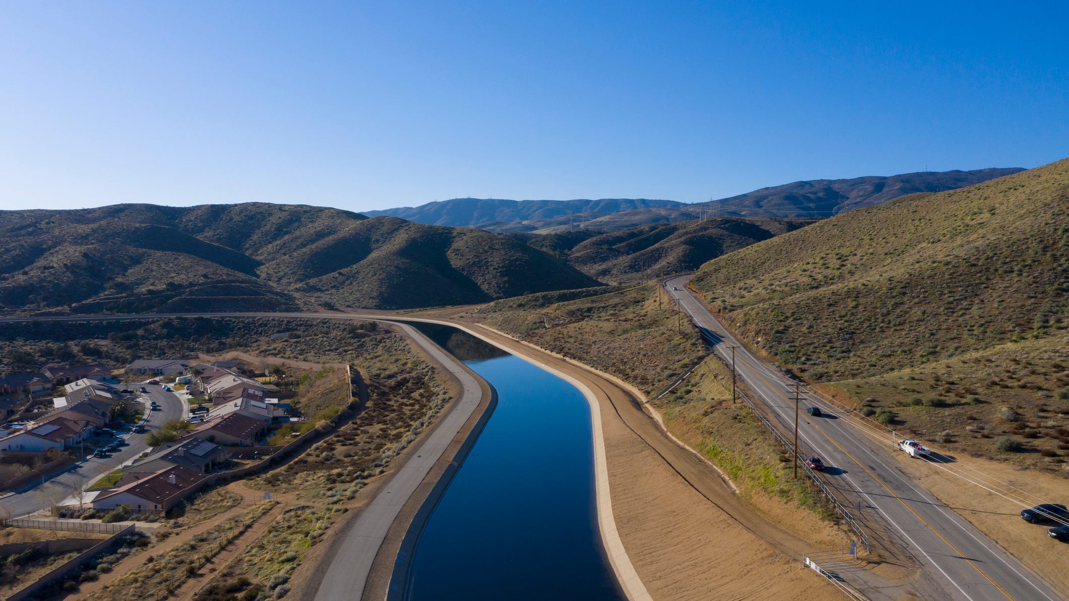 L.A. issues cold weather warning for temps below 32° in mountains, valleys