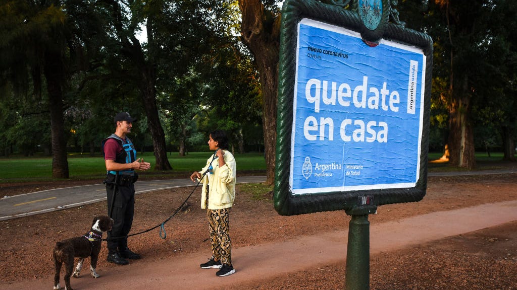 Locales, Federales, y Órdenes Médicas: ¿Cuales Directrices del Coronavirus Debes Seguir?