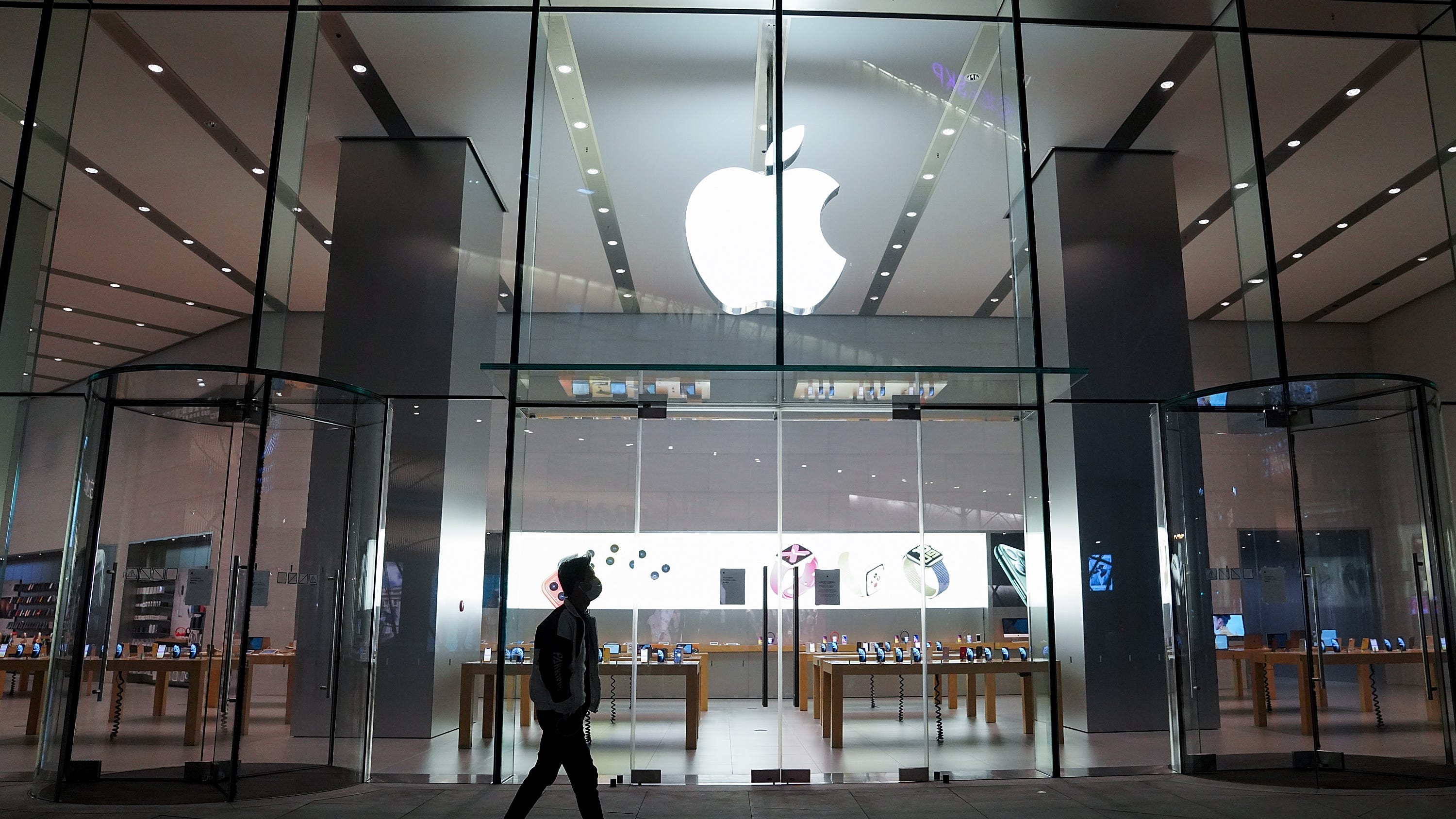 Apple pushes for manufacturing outside China: report