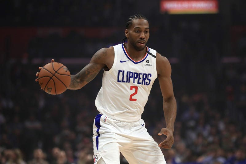 Kawhi Leonard handling the ball for Los Angeles 