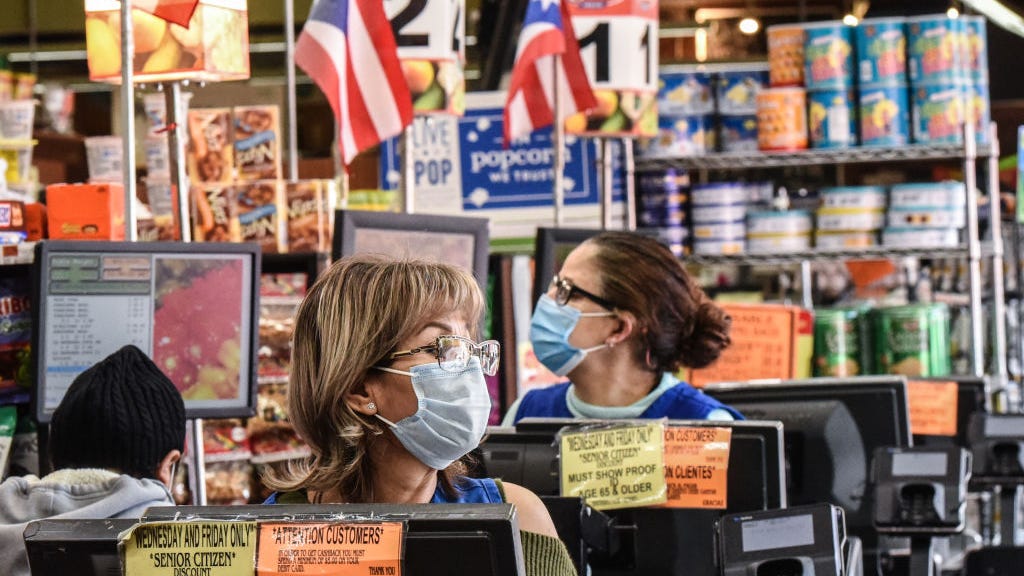 Report: Cloth masks may not be strong enough to stop omicron