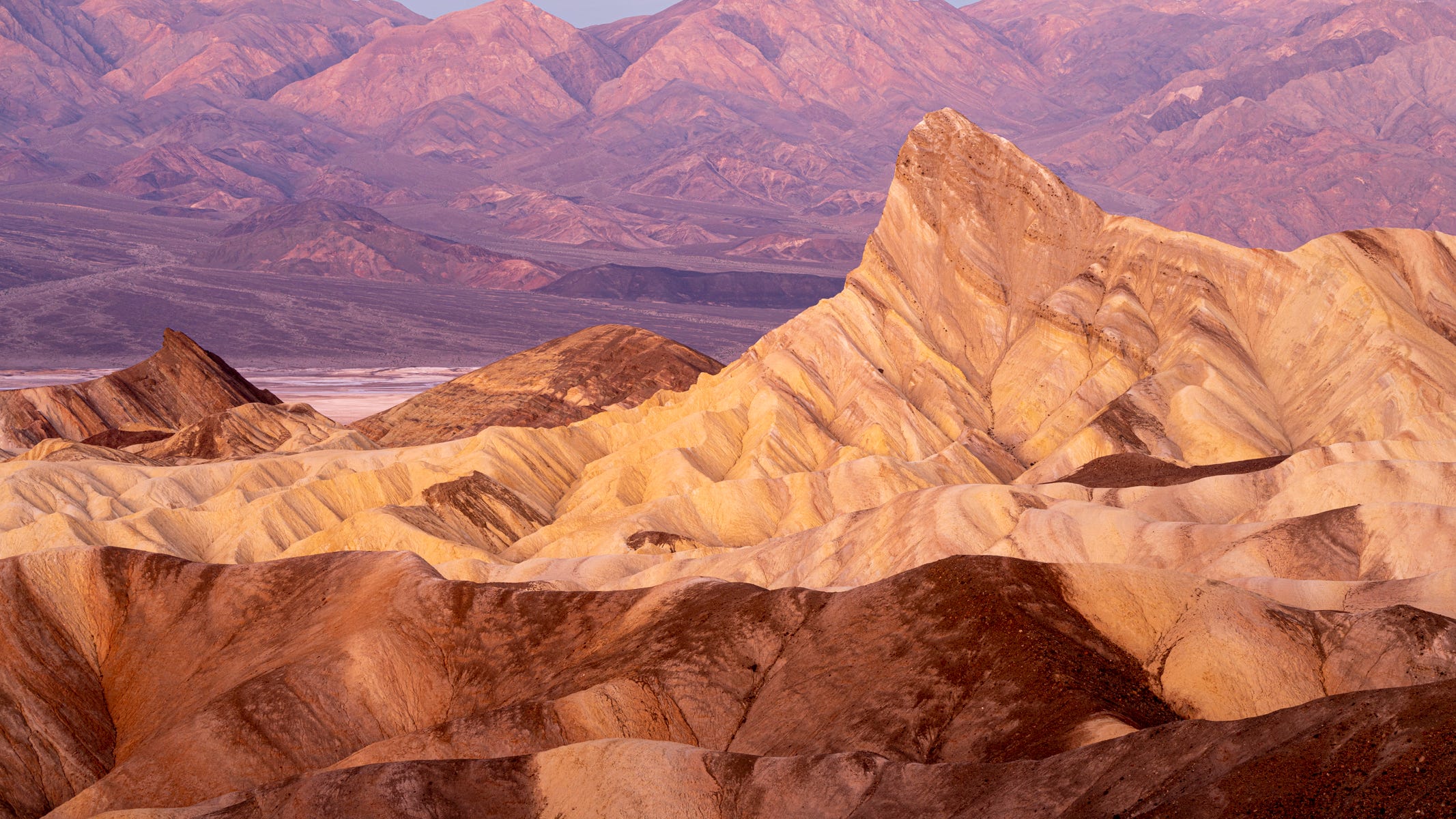 Man dies when he runs out of gas in Death Valley