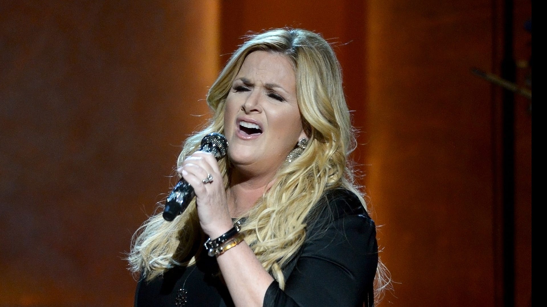 Trisha Yearwood compares the bonds between today's female Country singers to those of the '90s