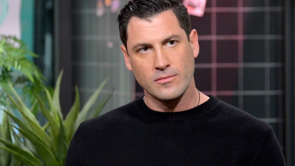 Ukrainian 'DWTS' pro Maksim Chmerkovskiy posts heartbreaking pleas from Kyiv