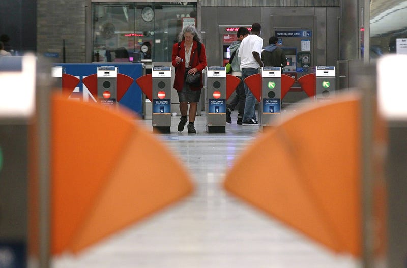 The Metropolitan Transportation Commission approves a $6 million contract with Applied Wayfinding Inc. to create a unified transit map in the region.