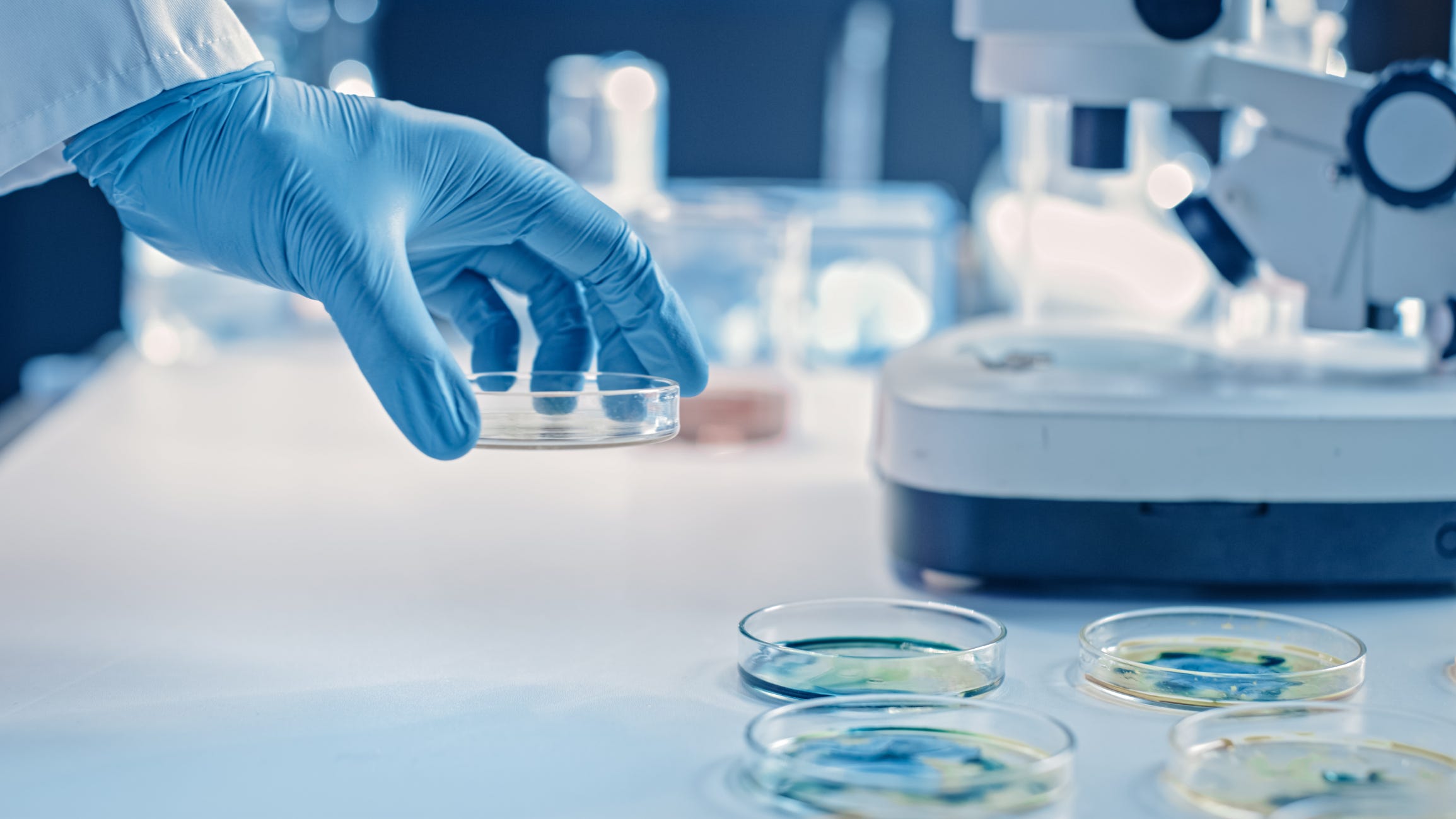 Cedars-Sinai developing COVID-19 treatment using skin cells