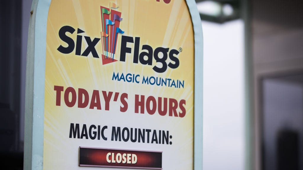 Weather closes some SoCal theme parks: Disneyland stays open