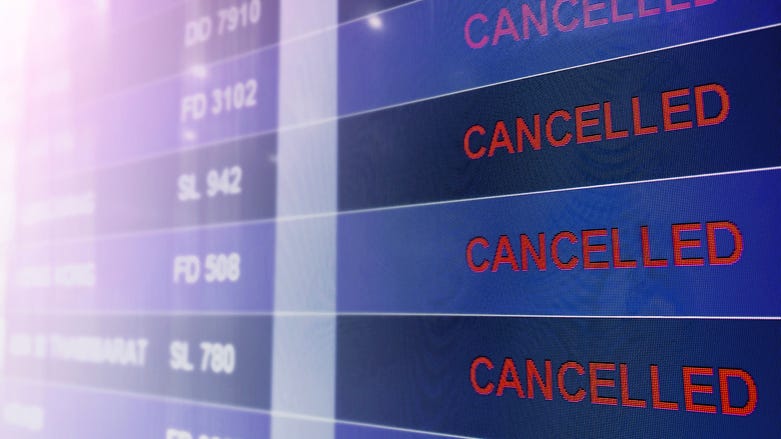 Why were thousands of Memorial Day weekend flights canceled?
