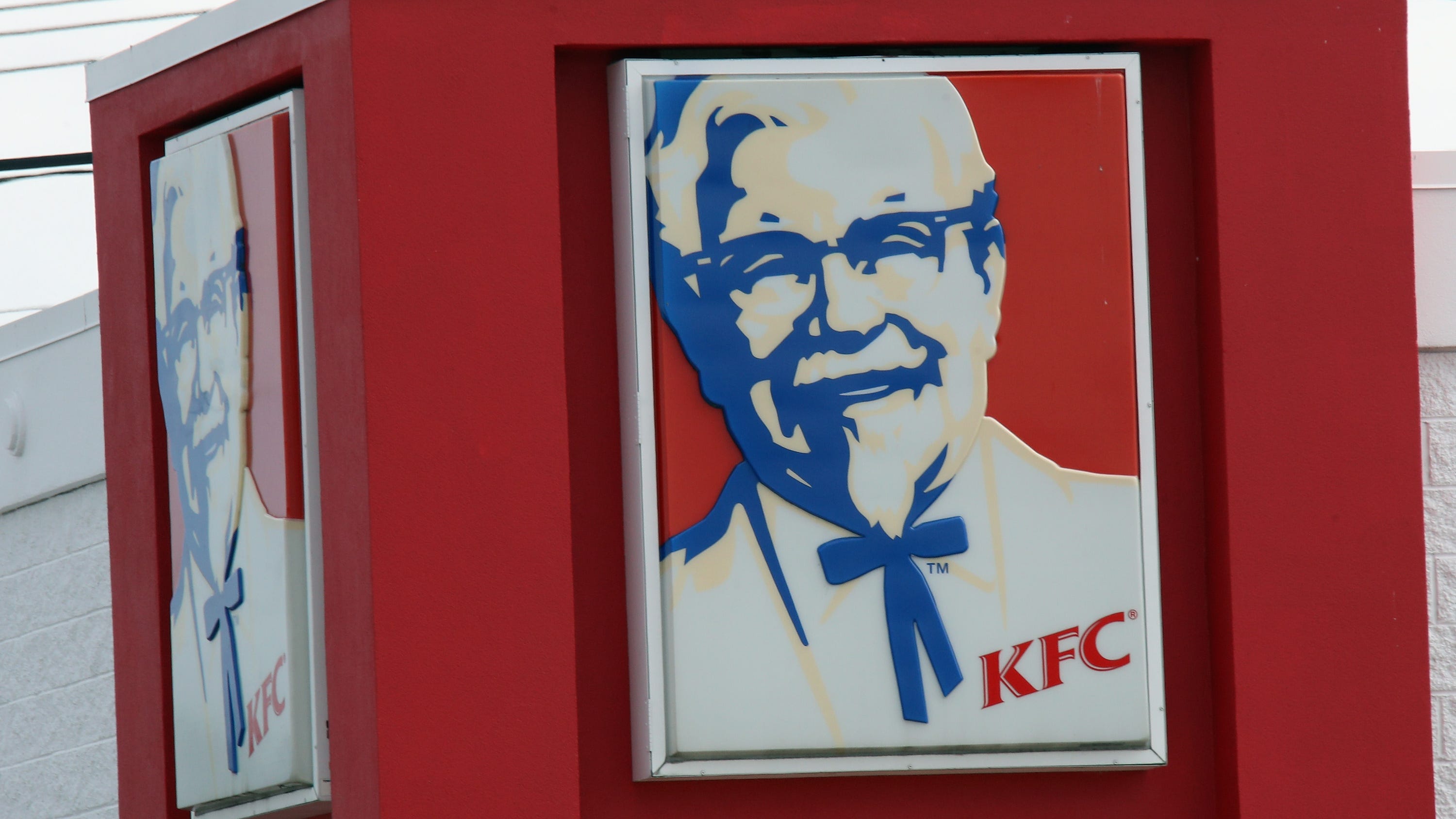 Washtenaw County teen in custody after allegedly shooting at car in KFC drive-thru, fleeing inside