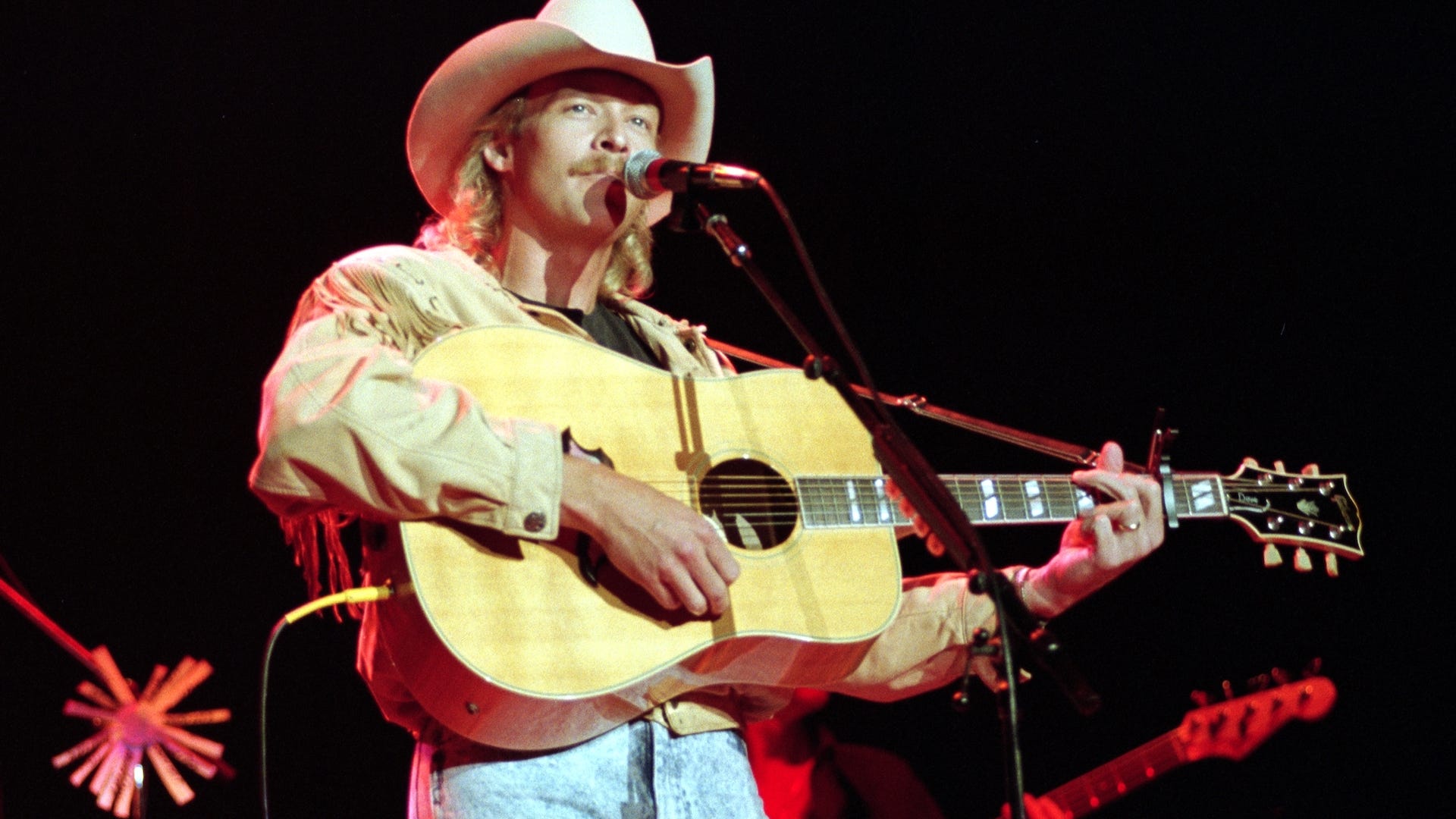 9 Country stars who really embraced 90s fashion