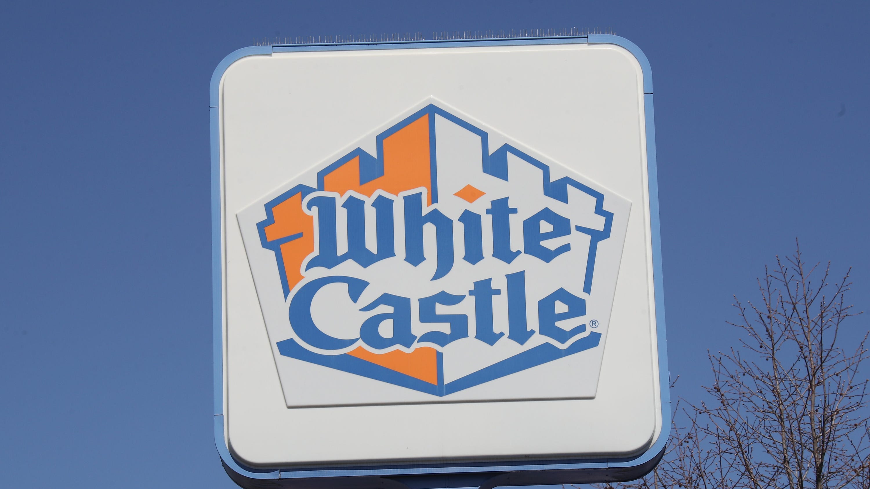 Man carjacked at gunpoint in White Castle drive-thru: CPD