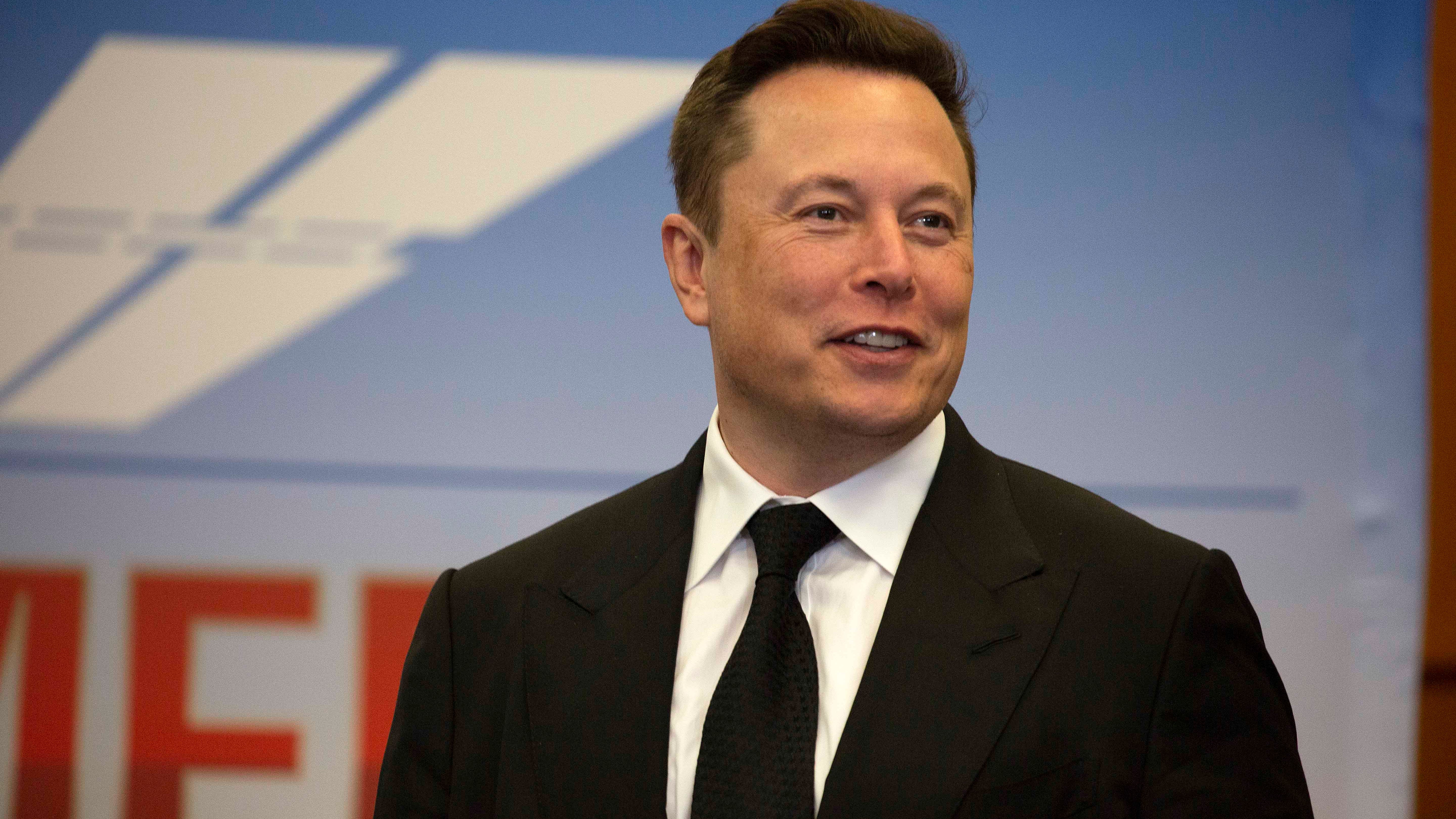 Elon Musk challenges Vladimir Putin to a fight