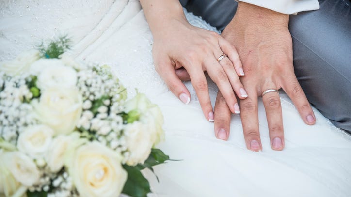 Man with Alzheimer’s forgets he's married, proposes and weds his wife again