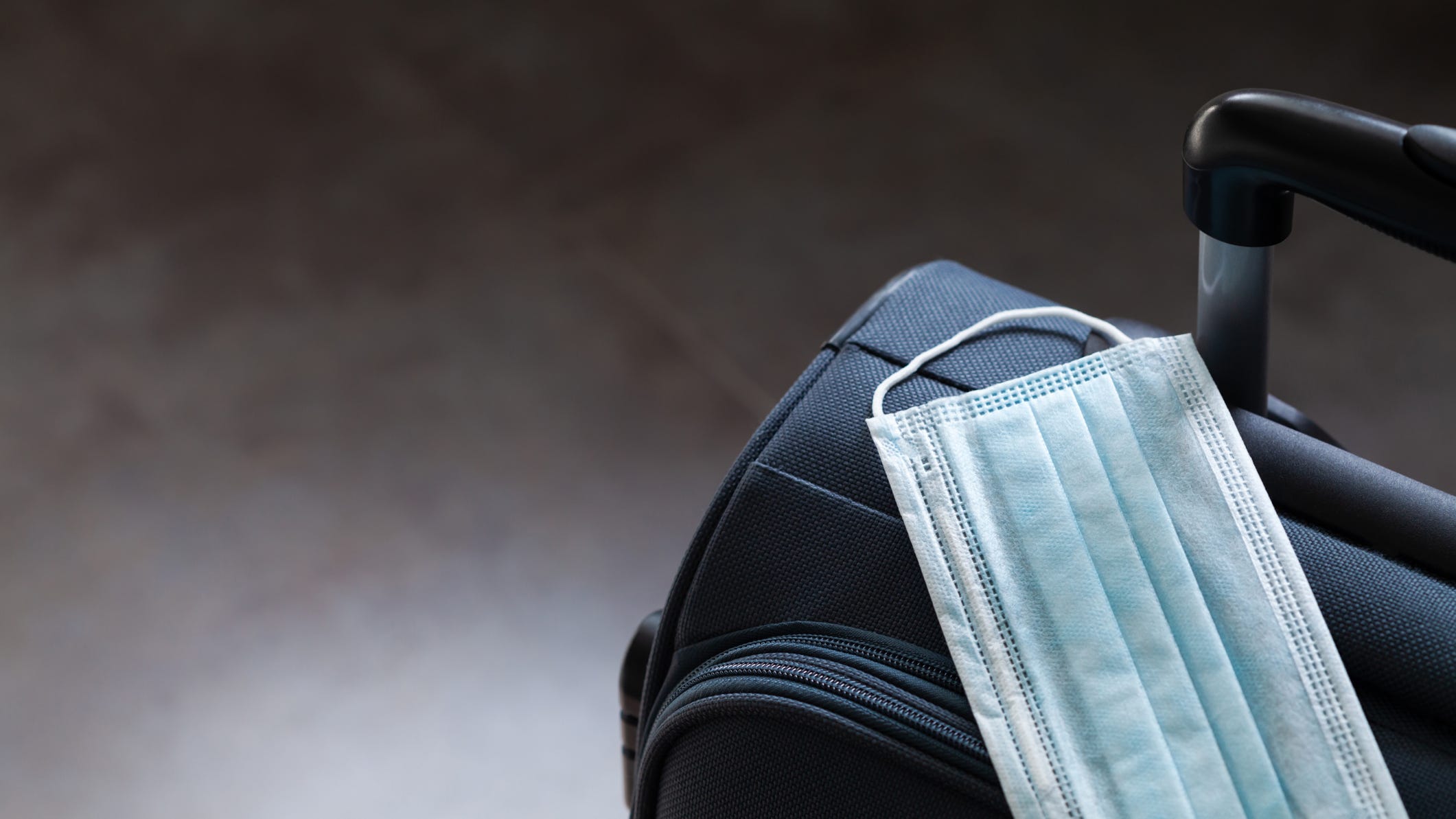 Mom, 2-year-old son kicked off flight after toddler refuses to wear face mask