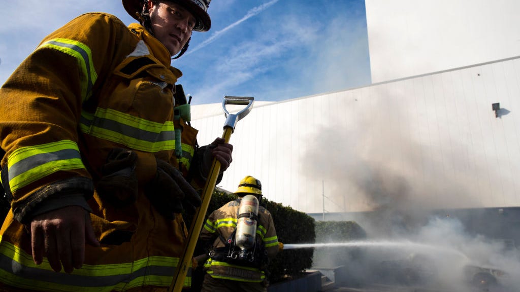 Firefighters battle blaze at downtown L.A. commercial building