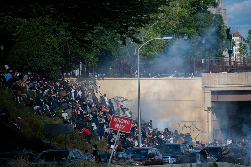 Philadelphia police drop tear gas on protesters 