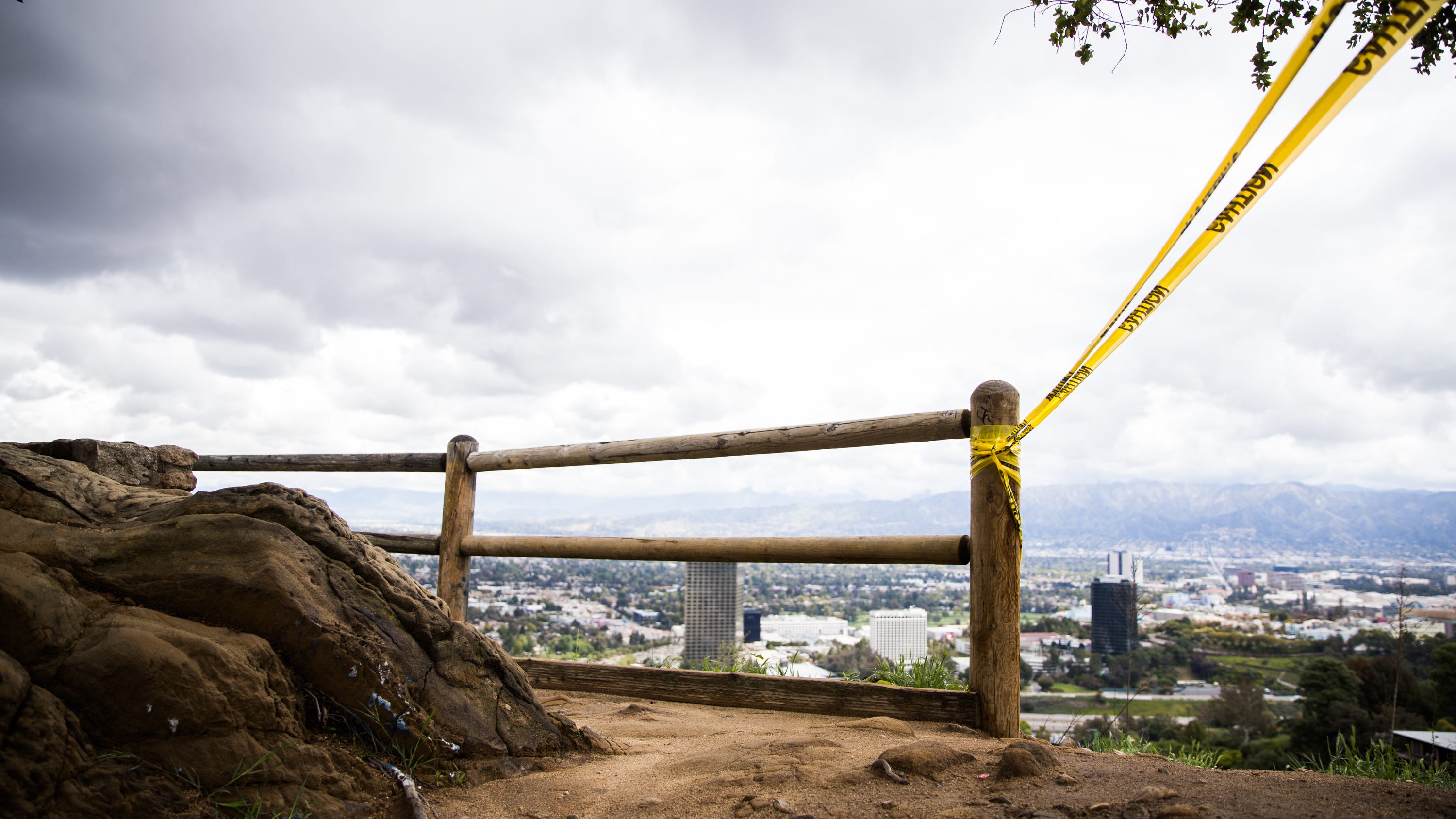 Police search for Mulholland Drive hit-and-run driver who injured pedestrians