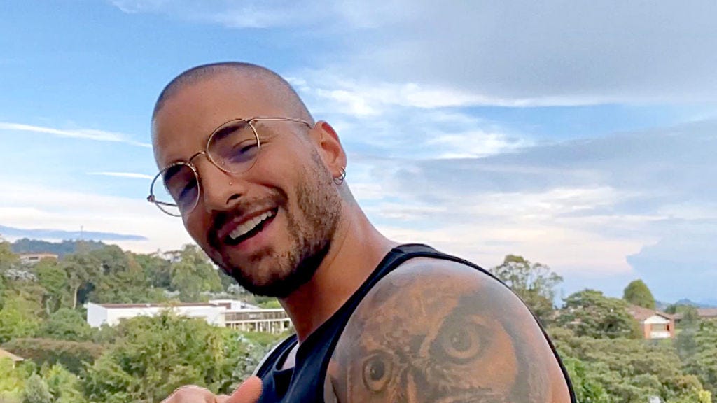 Maluma Da Recorrido de Lujosa Mansión Donde Está Aislándose