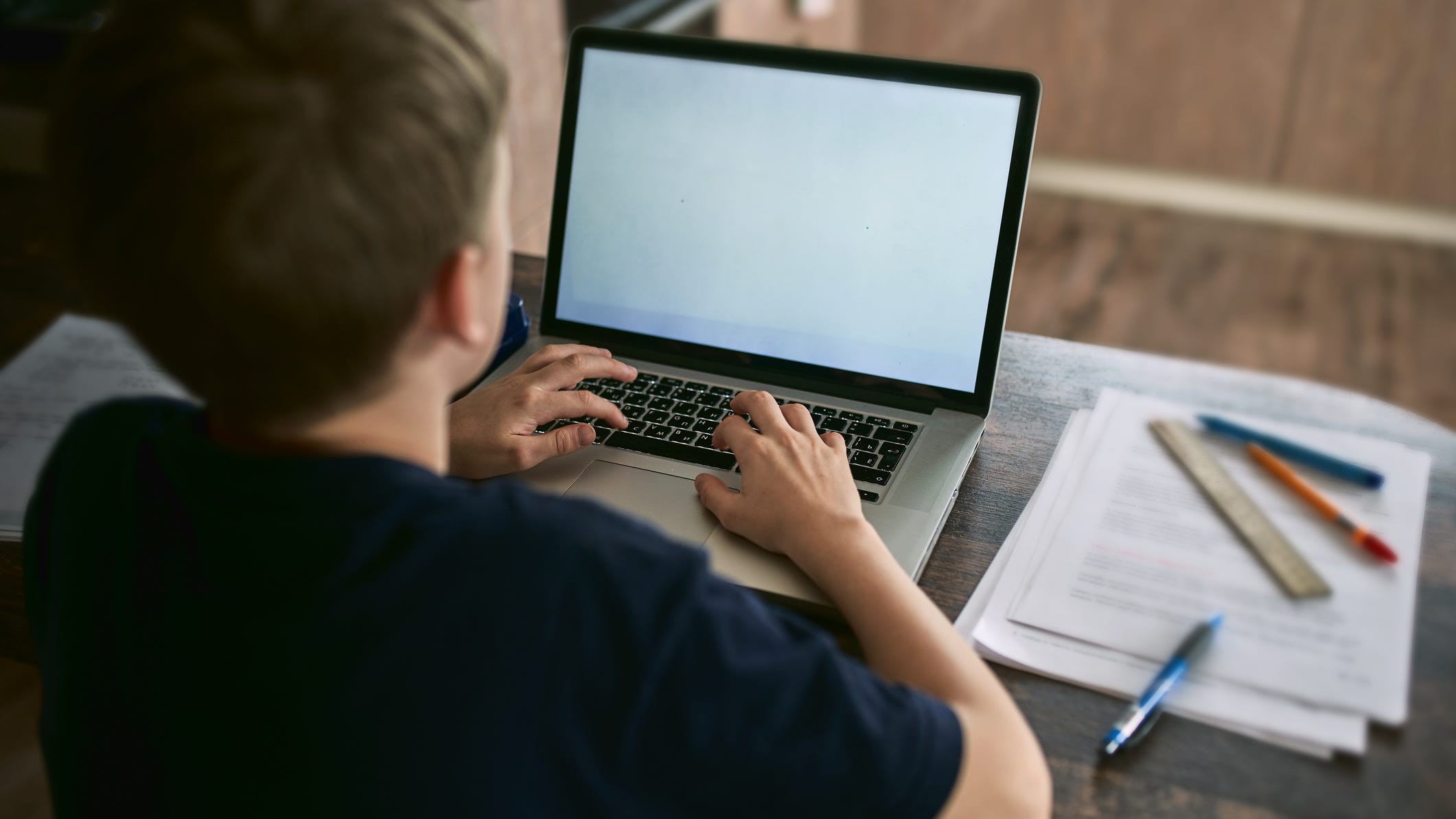 New York lawmaker proposes bill to allow parents to use Family Leave Act to help with remote learning