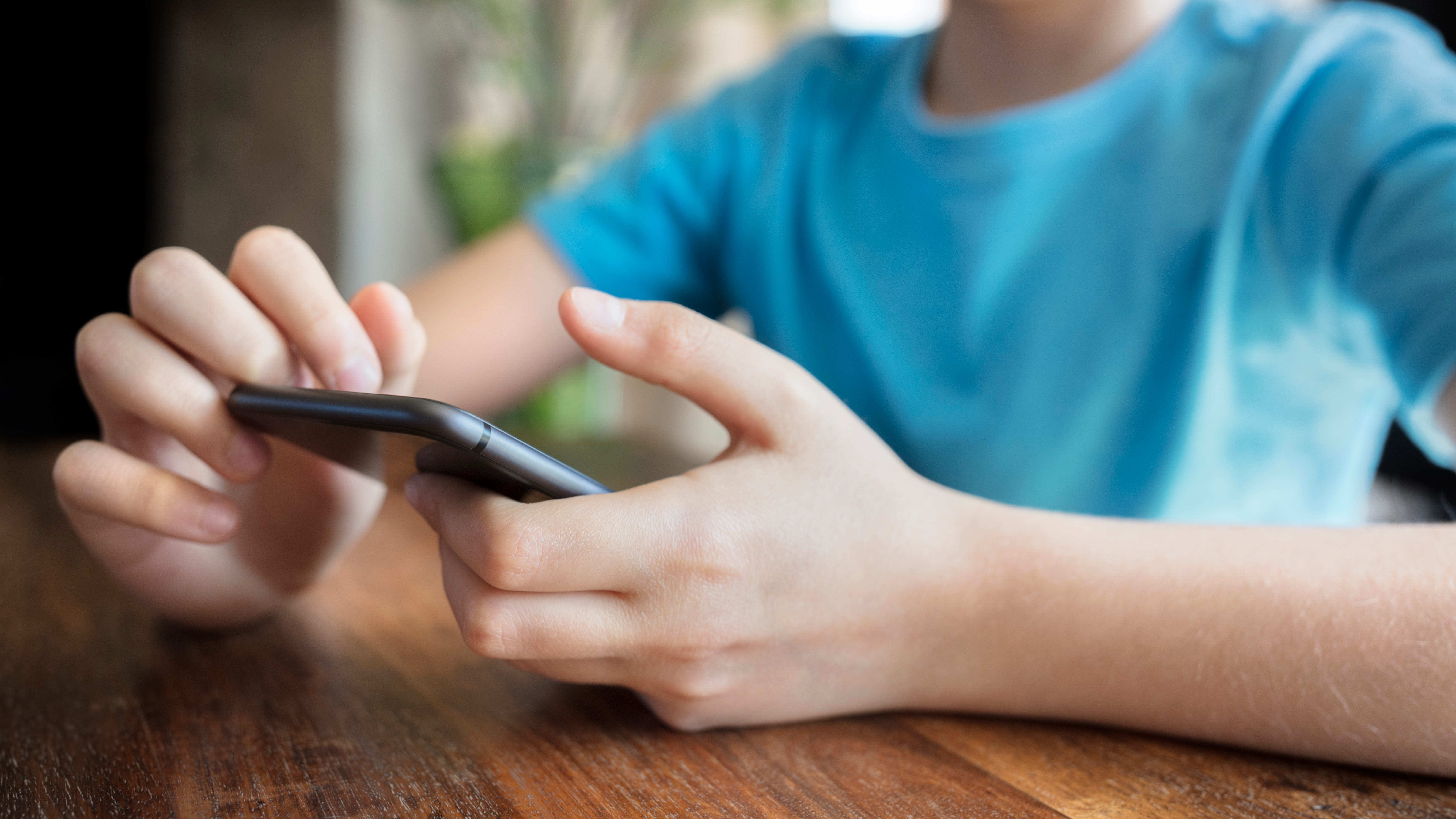 UCSF study shows connection between social media use and binge eating in pre-teens