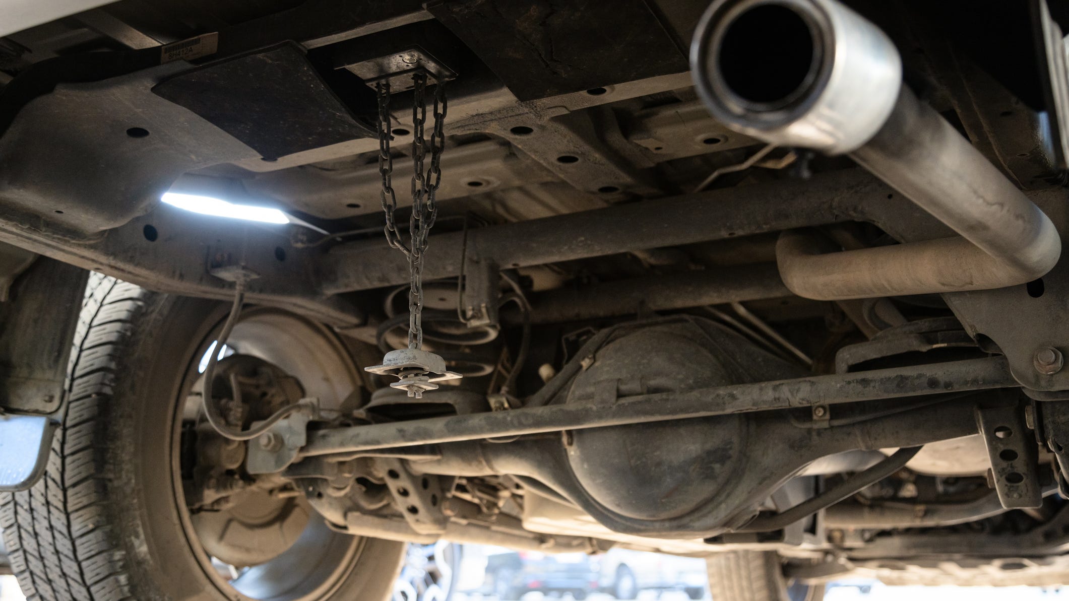 'Thieves are cowards': St. Louis man chased away  catalytic converter robbers with broom