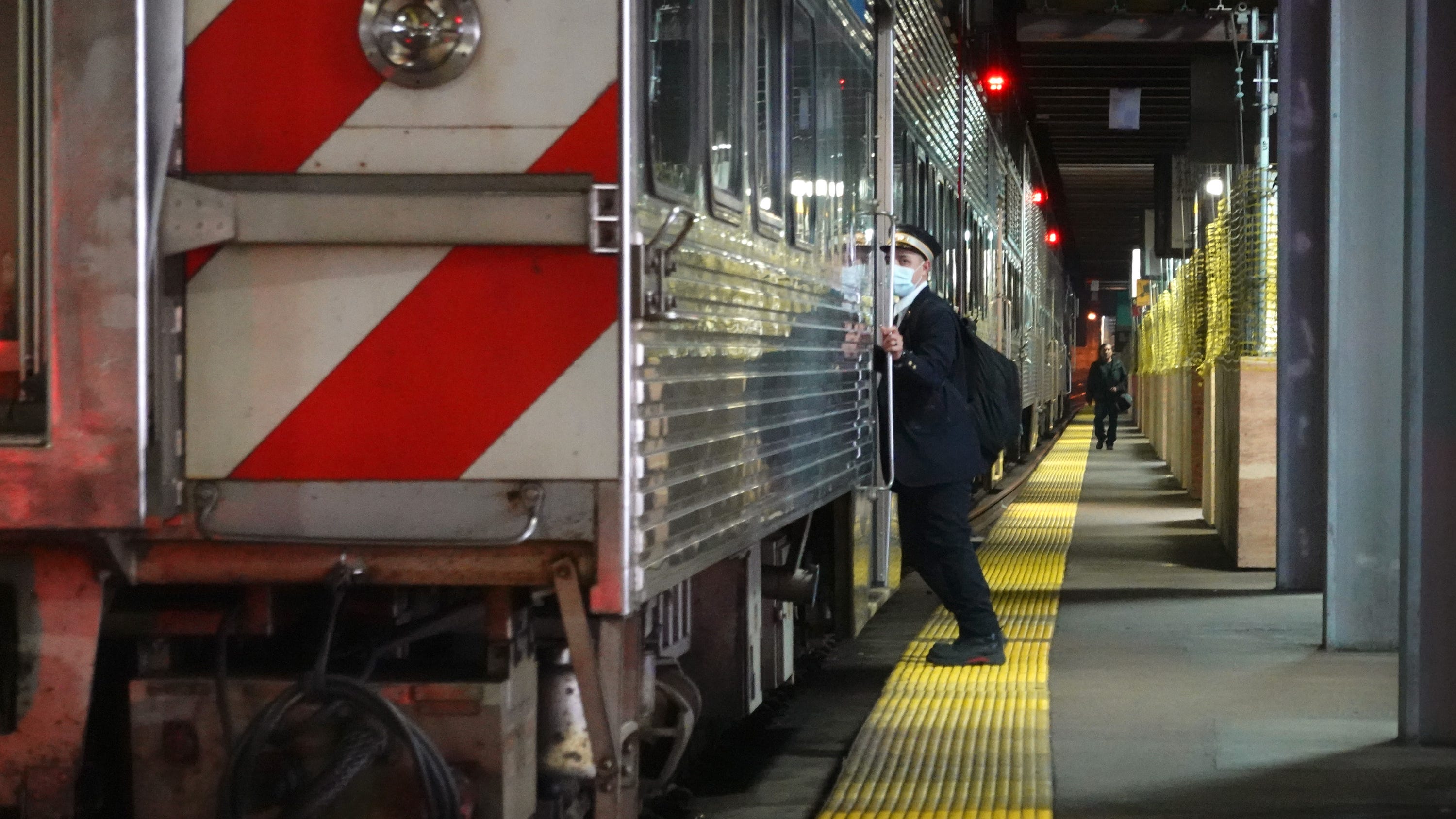 Metra extends “Super Saver” pass