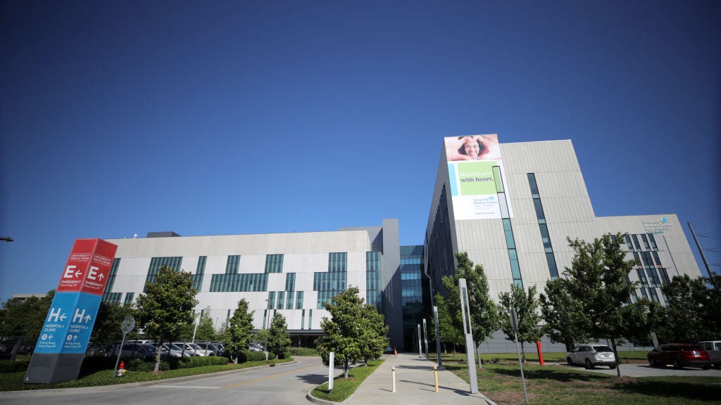 Louisiana COVID hospitalizations fall to new low