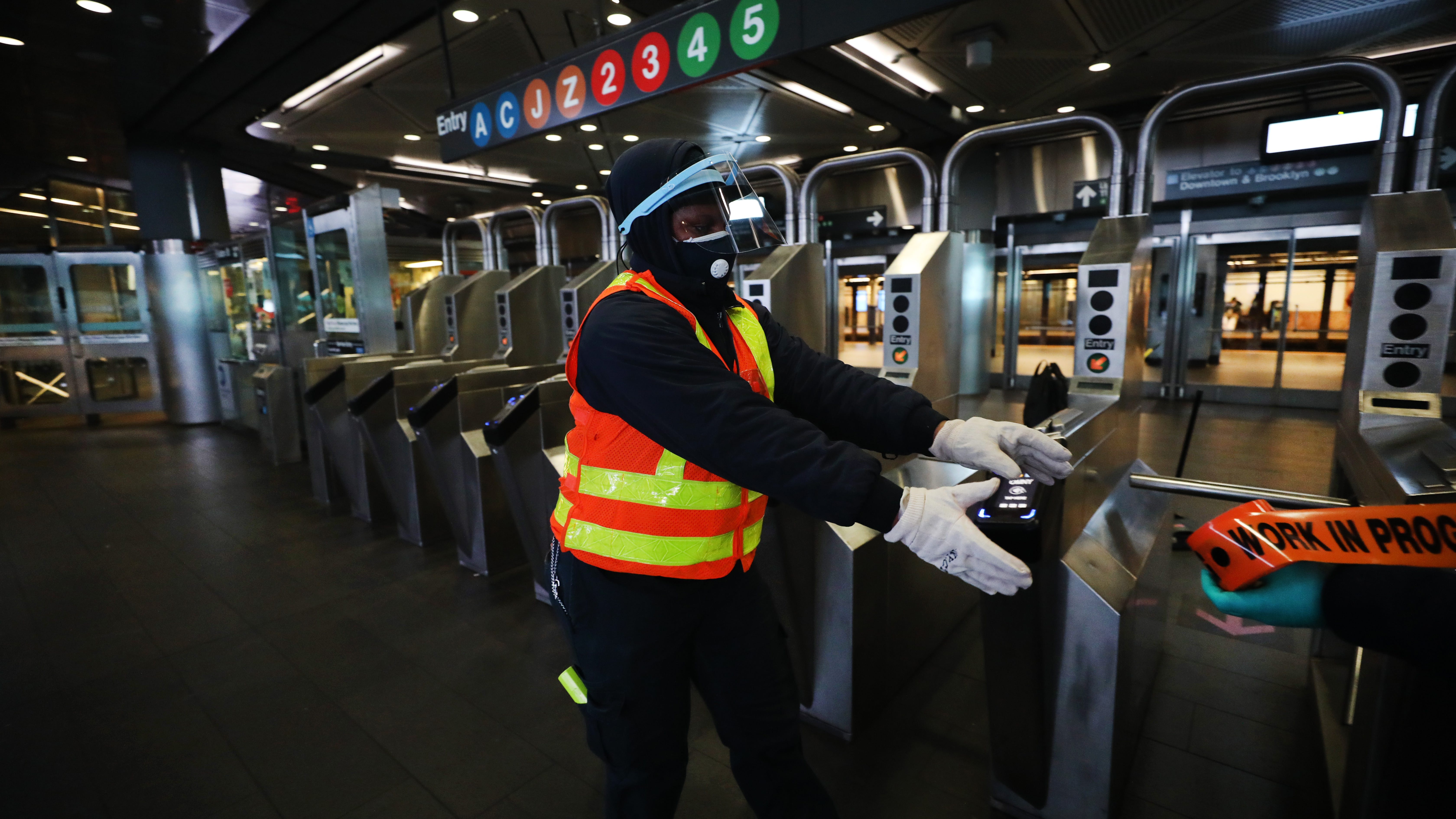Overnight subway closures 'an obstacle' to defeating COVID as 24-hour vaccine sites open: advocates