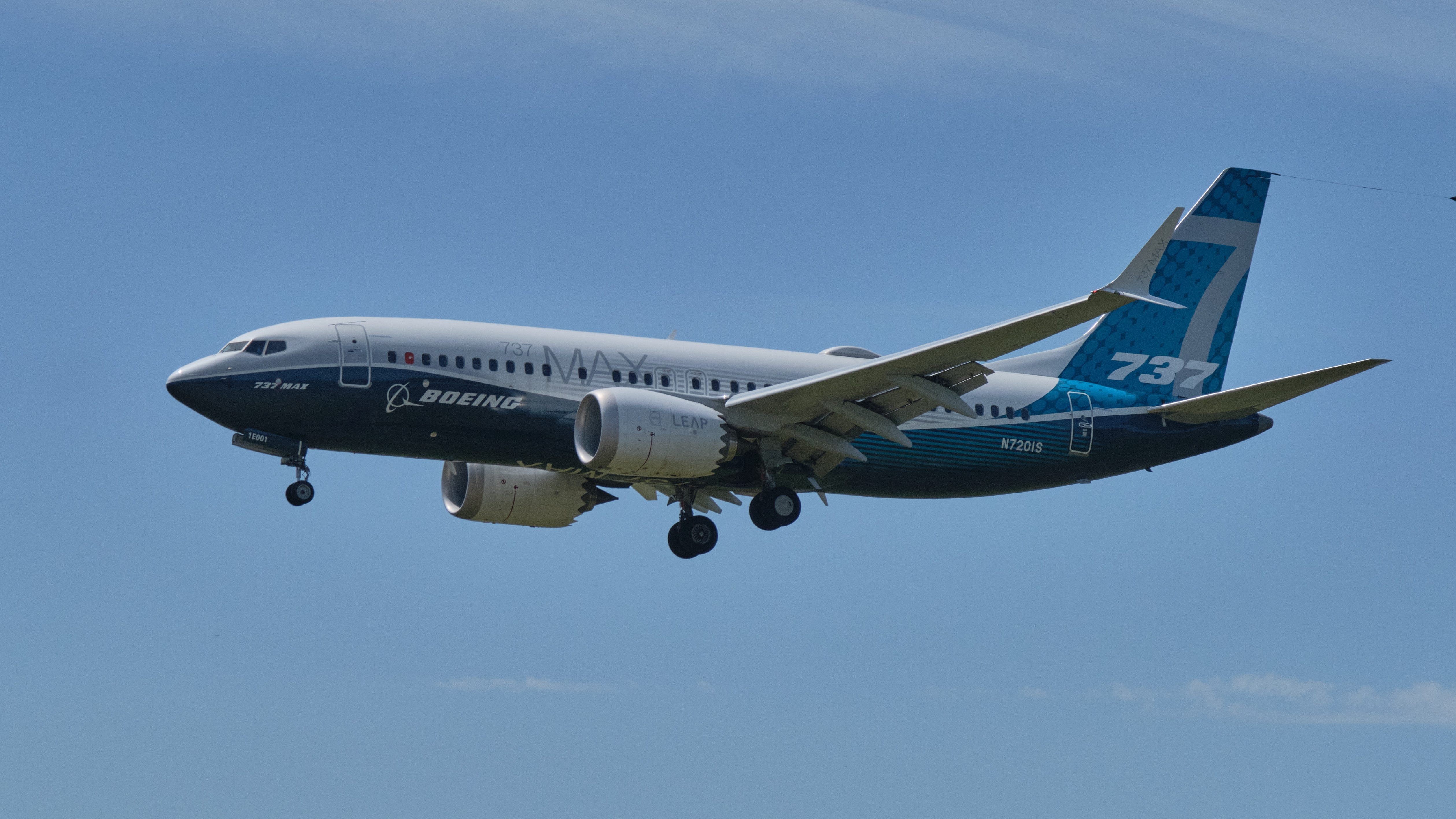Boeing 737 crashes in China with 132 people aboard