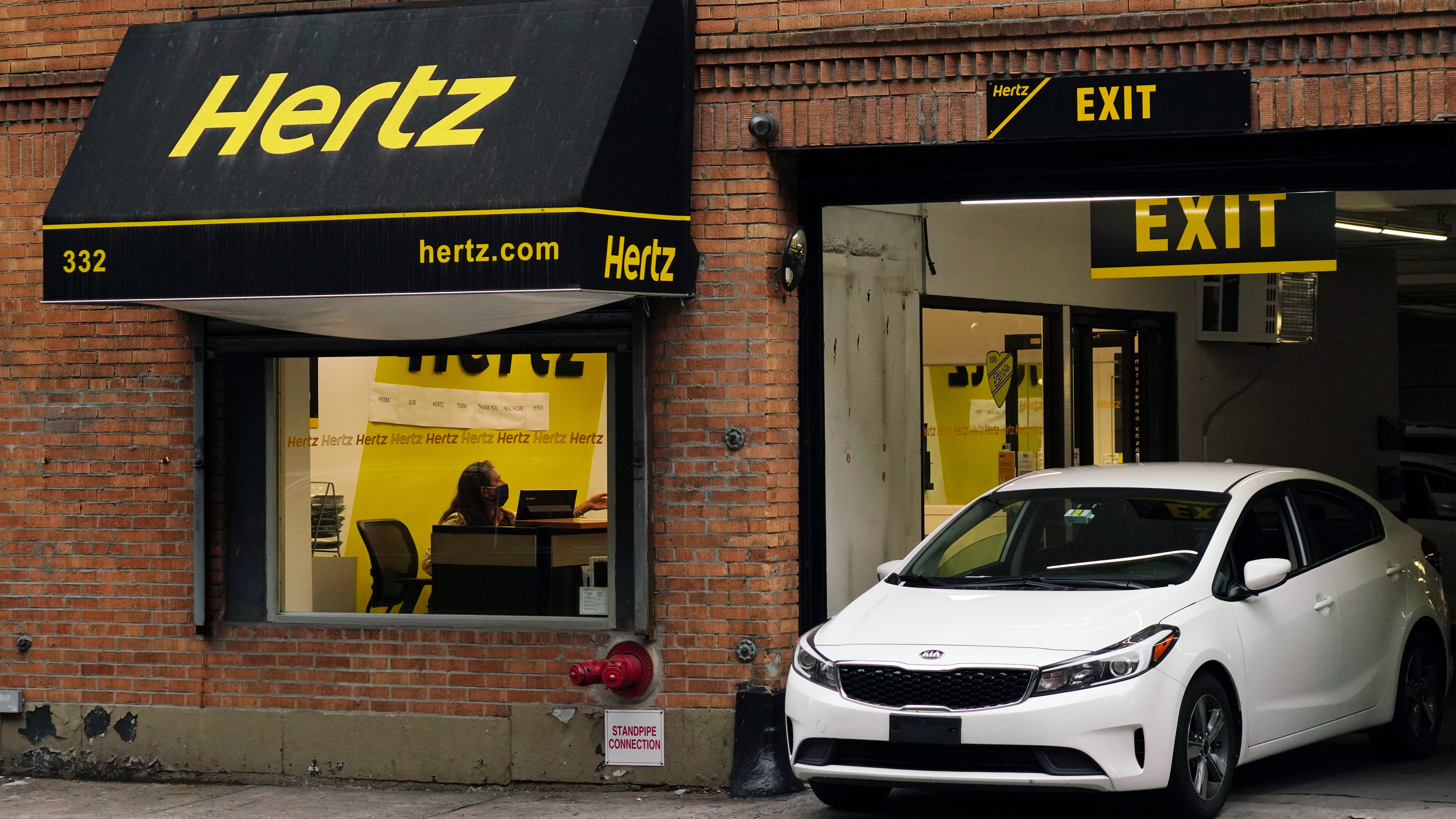 Hertz to temporarily shut down car sales locations nationwide