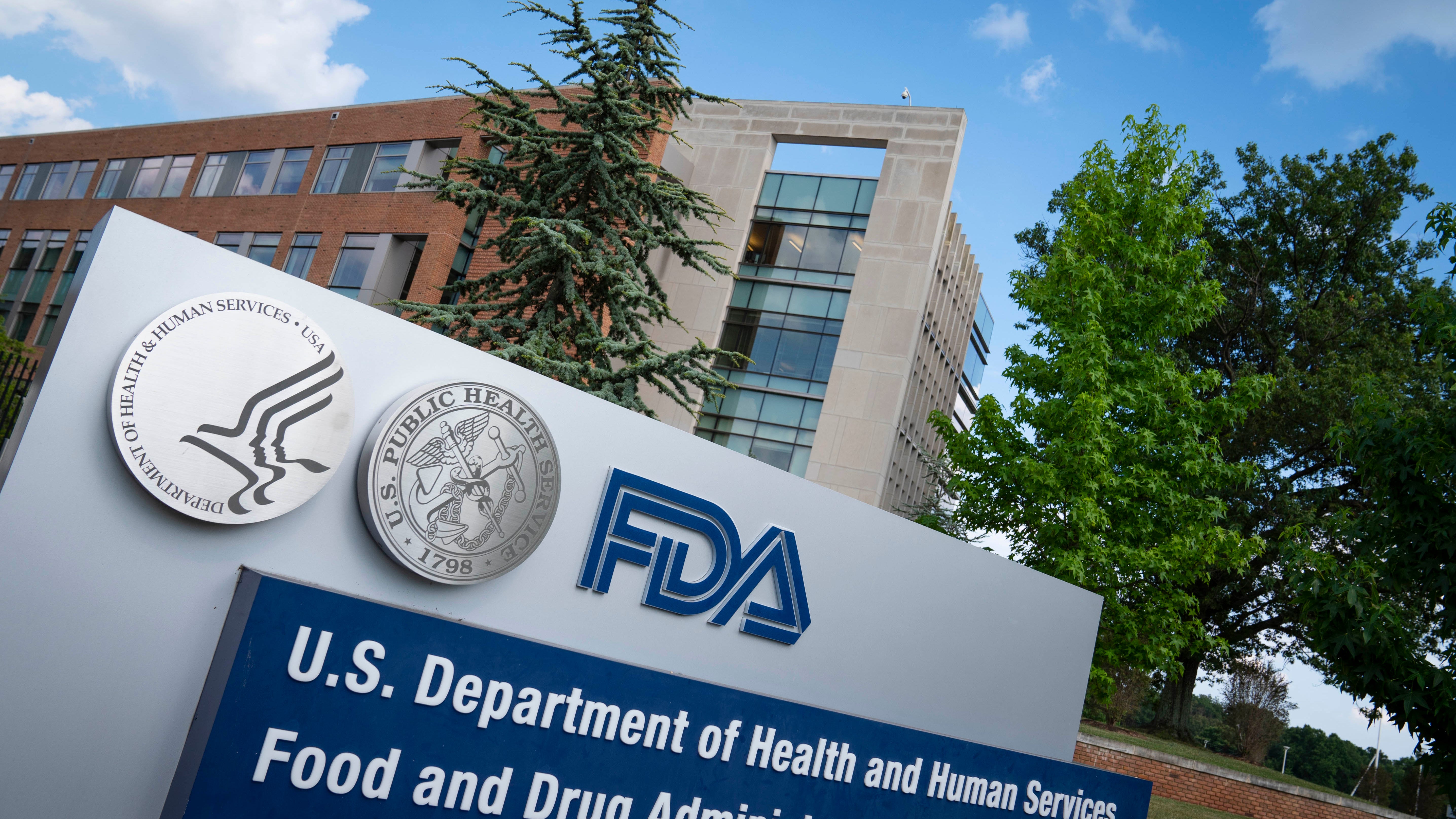 FDA advisory panel recommends authorization of Pfizer's COVID-19 vaccine