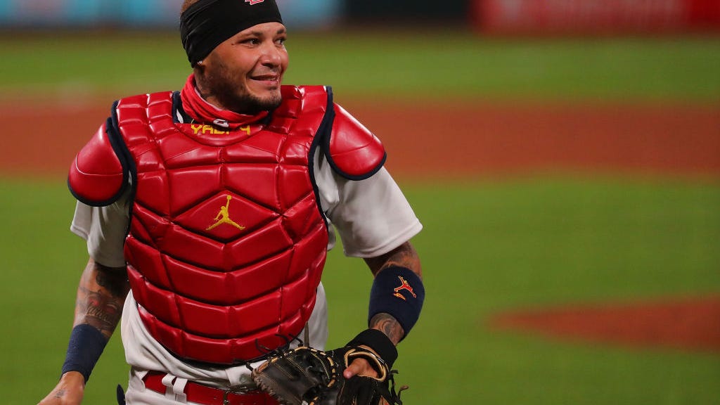 How did Yadi catch that? Cardinals catcher must be a 'wizard'