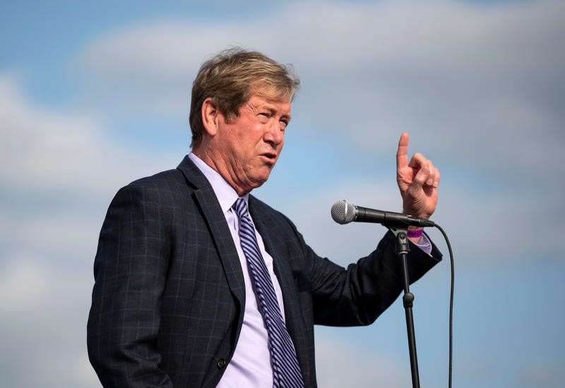 Jason Lewis rushed to hospital with severe abdominal pain