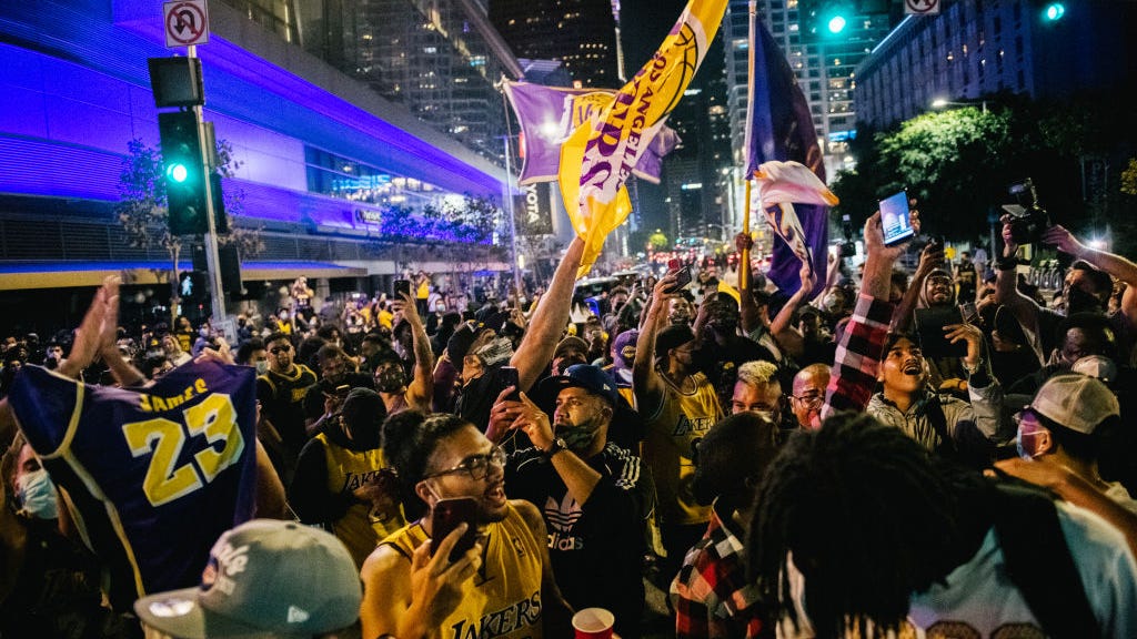 Man hit by projectile during 2020 Lakers celebration tentatively settles suit