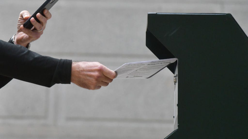 Early voting numbers provide insight into California recall election