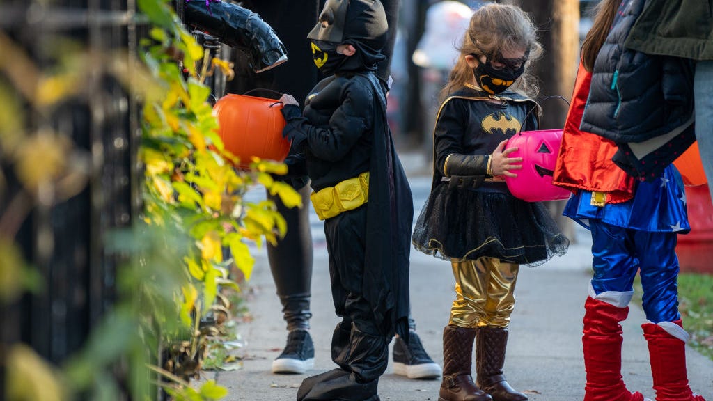 Parents shouldn't worry too much about risk of COVID-19 while trick-or-treating