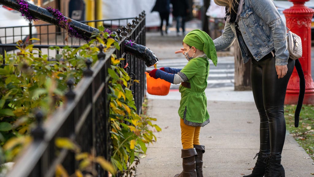 Fauci endorses Halloween trick-or-treating this year