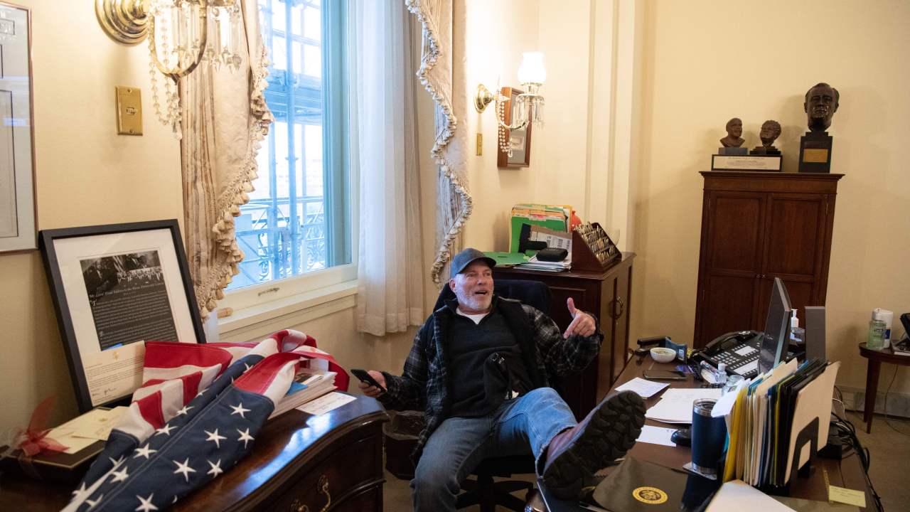 Man seen sitting at Pelosi’s desk during Capitol riots arrested in Arkansas: Report