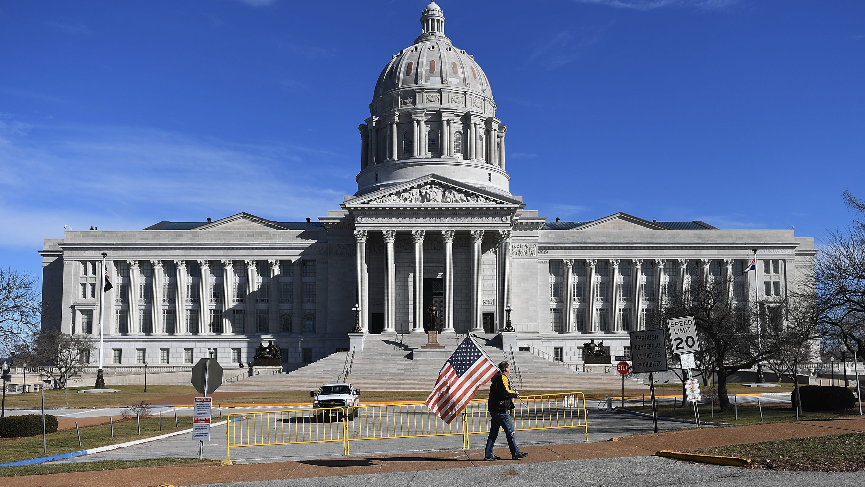 Missouri lawmakers pushing back against defunding the police