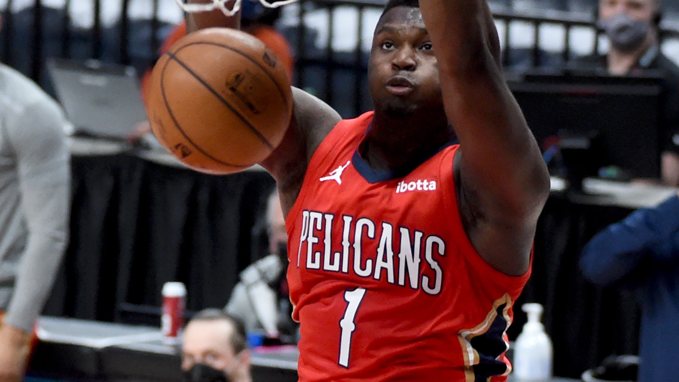 How did Zion Williamson get the court to bend like that?