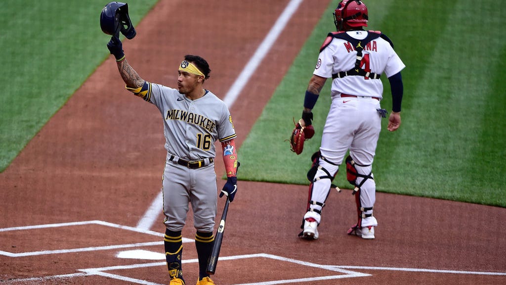 'I could barely see' | Kolten Wong sheds tears in return to Busch Stadium