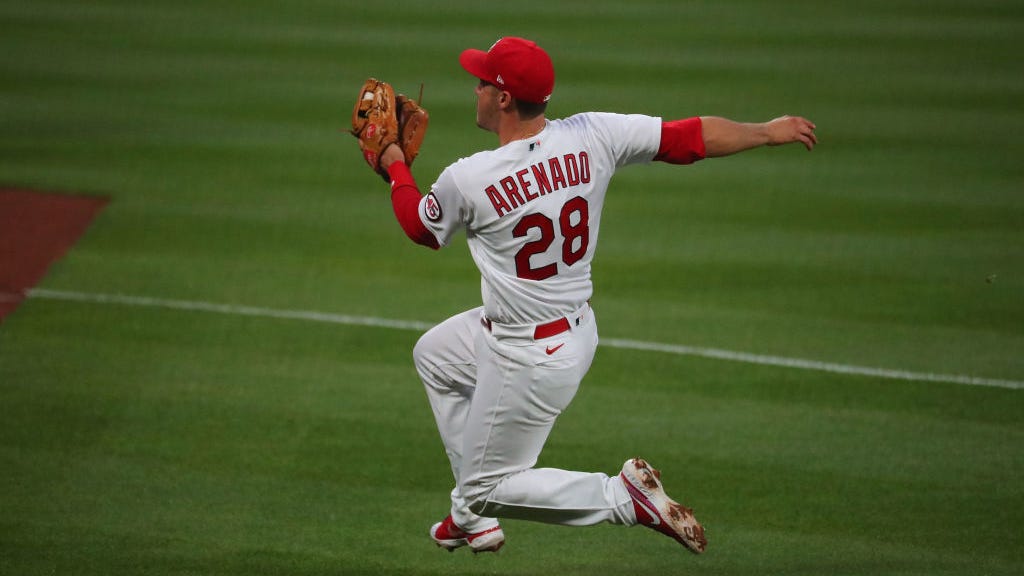 'Not humanly possible': Cardinals Nolan Arenado makes stunning over-the-shoulder catch