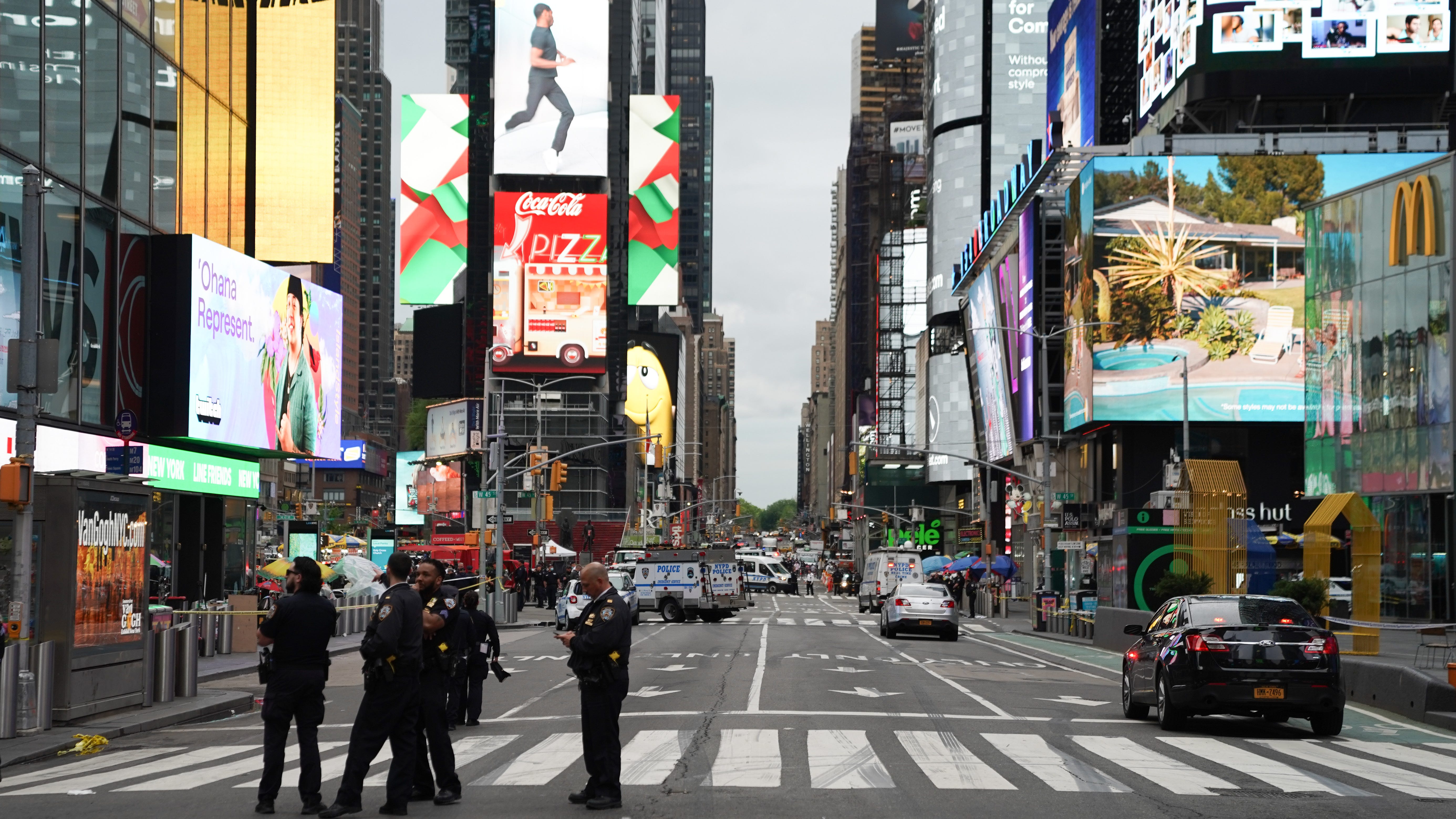 Encuentran muerto cerca de Times Square a un hombre que fue apuñalado